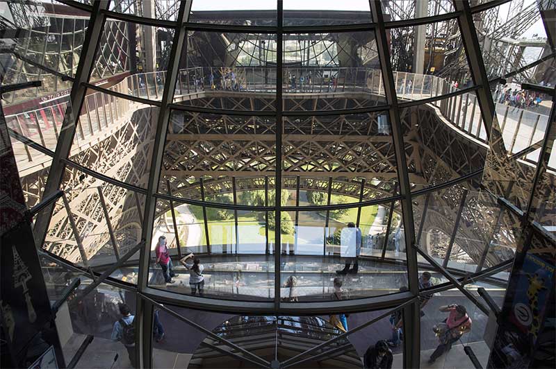 Eiffel-torony üvegpadlót kapott